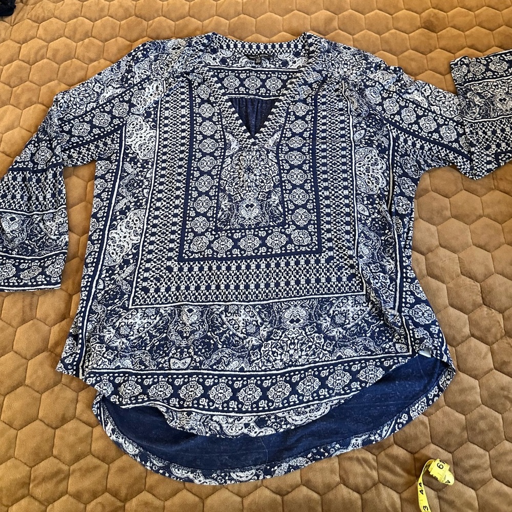 Lucky Brand Blue and White Graphic 3/4 Sleeve Blouse